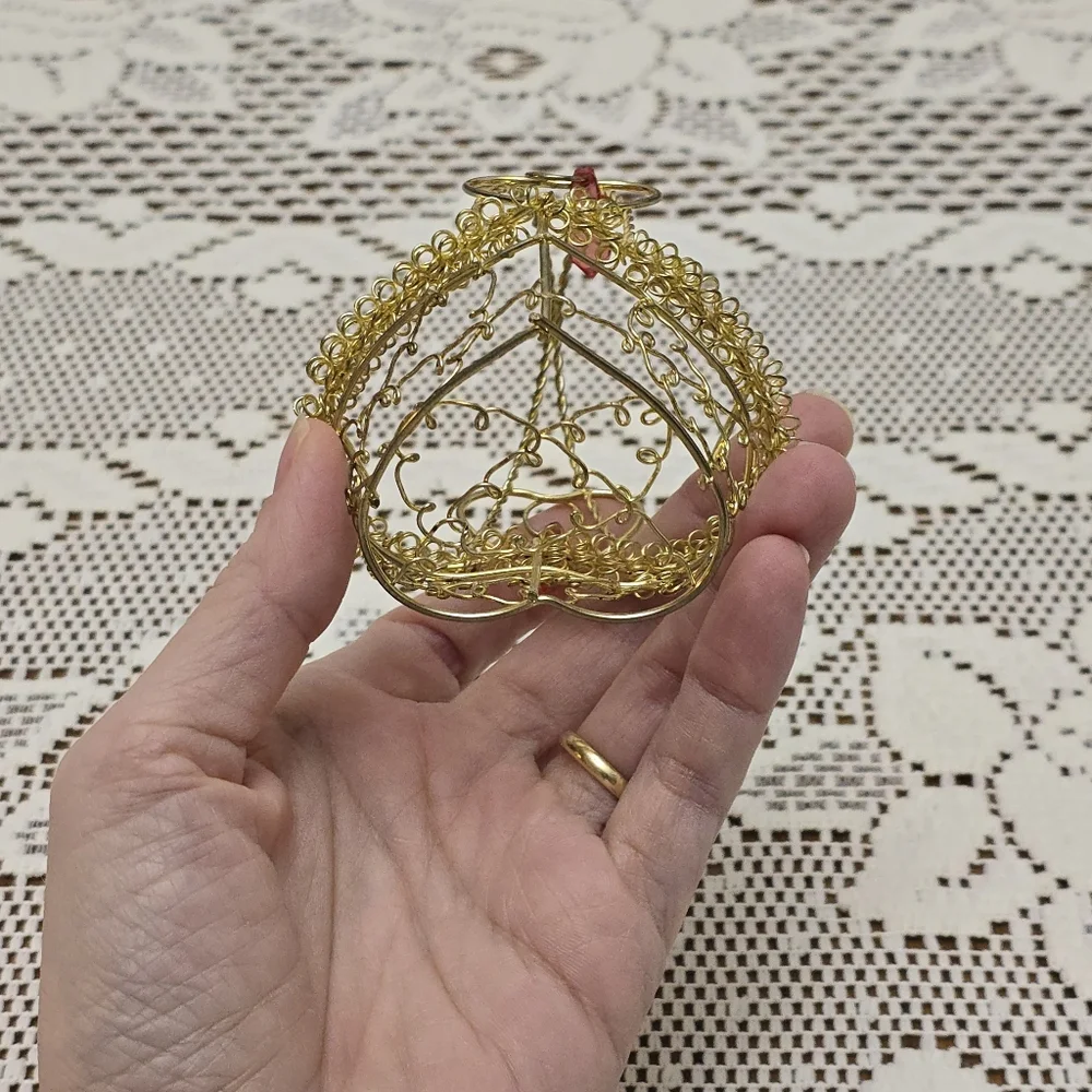 Gold Wire Heart Mini Basket 3.5